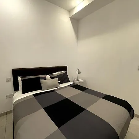 2br And 2ba In The Zoko Cozy And Convenient *